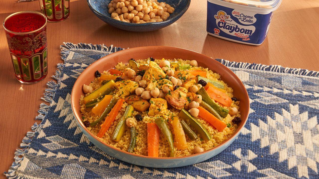 Cuscuz Marroquino com Frango e Legumes Saudável Cuscuz Marroquino com Frango e Legumes Saudável
