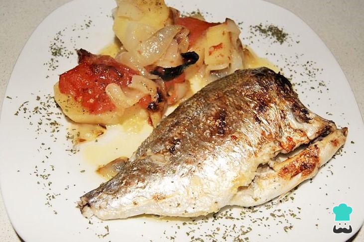 Dourada Assada com Batatas: Receita Fácil e Saborosa Dourada Assada com Batatas: Receita Fácil e Saborosa
