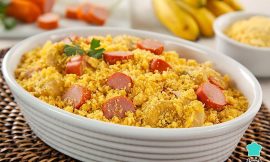 Receita de Farofa de ovo com linguiça