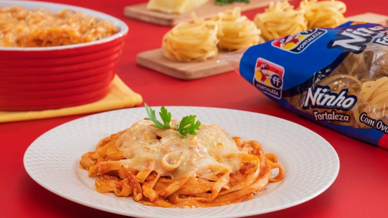 Macarrão Ninho com Frango Gratinado Cremoso