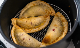 Pastel na Air Fryer: aprenda a deixar crocante e dourado