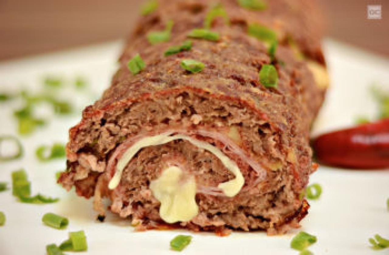 Rocambole de Carne Moída Recheado: Fácil e Irresistível