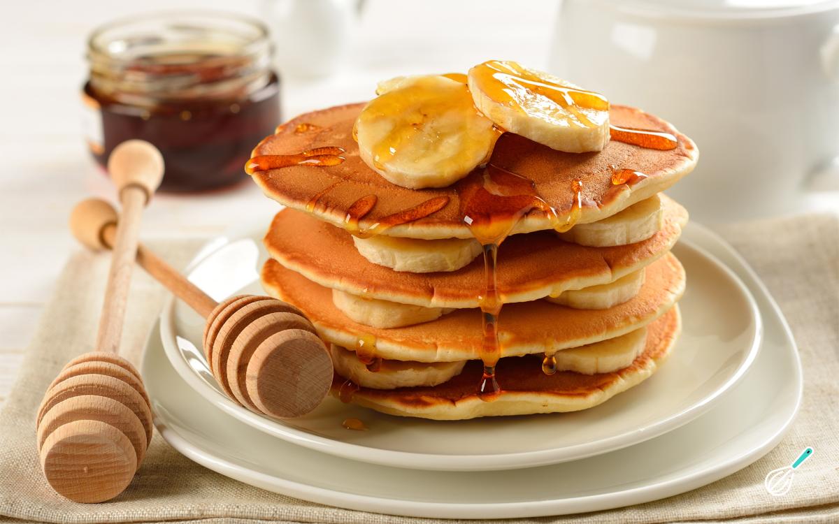 Panqueca Americana com Banana e Mel Fácil