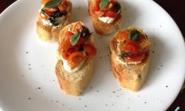 Receita de Pão torrado com queijo e tomate