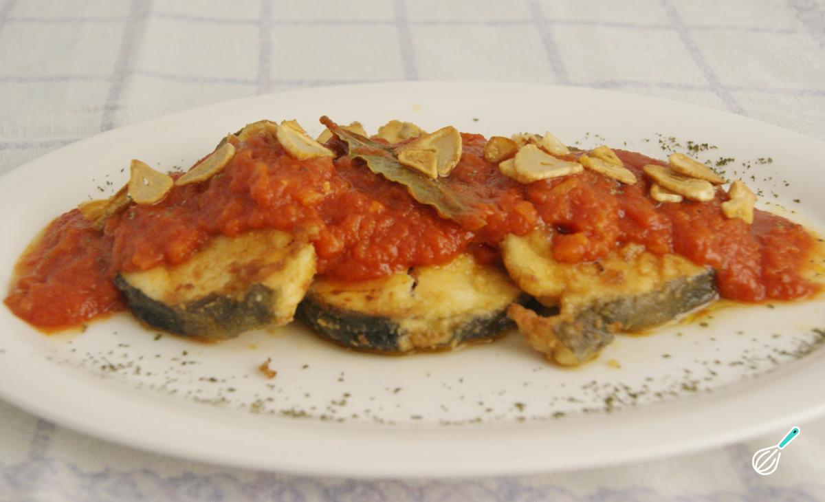 Receita de Pescada frita com molho de tomate