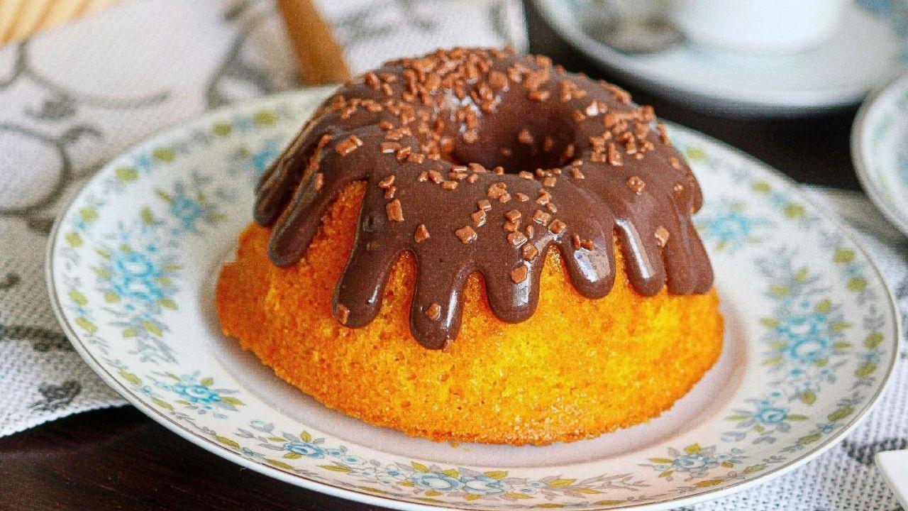 Bolo de cenoura com leite ou água: o que muda na receita