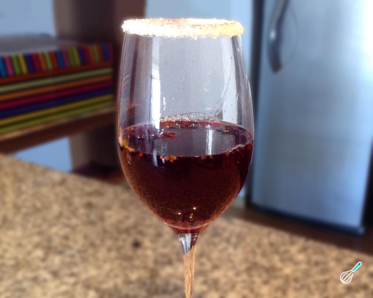 Quentão de vinho e cachaça