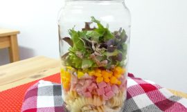 Salada de Macarrão no Pote Prática e Deliciosa