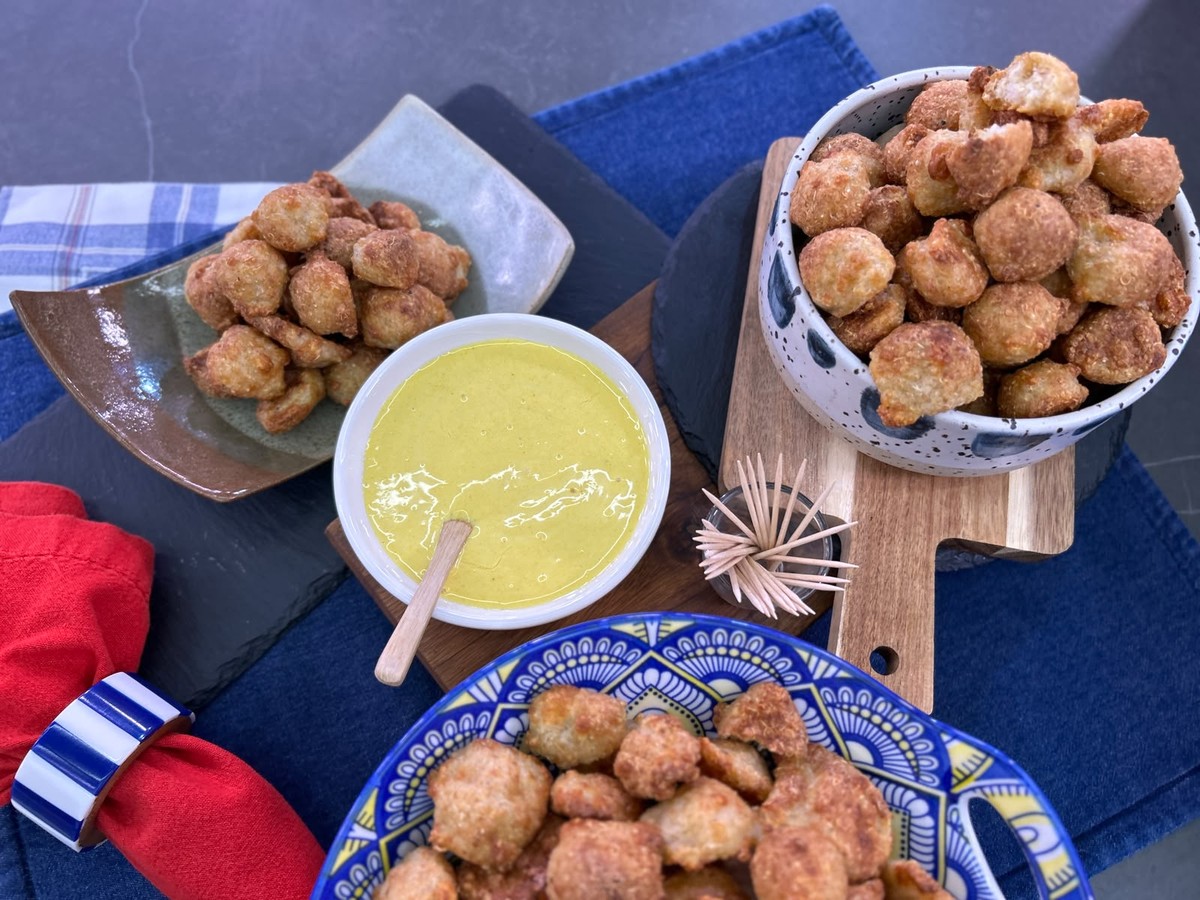 Bolinho de quinoa com queijo saudável e prático Bolinho de quinoa com queijo saudável e prático