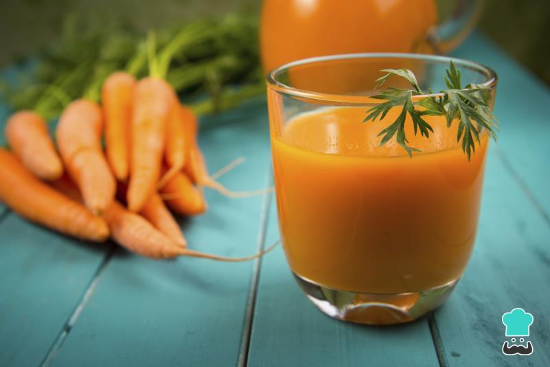 Suco diurético de cenoura e salsinha Suco diurético de cenoura e salsinha