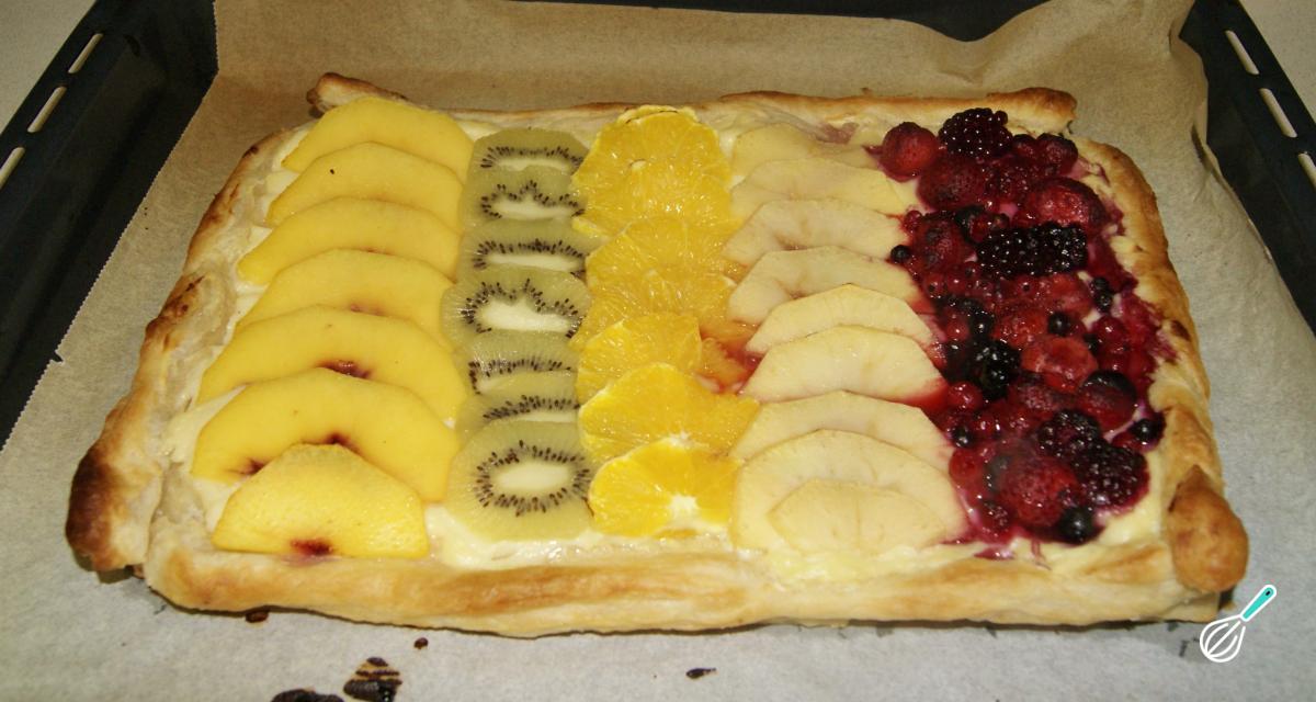 Receita de Torta folhada com creme de confeiteiro e fruta Receita de Torta folhada com creme de confeiteiro e fruta