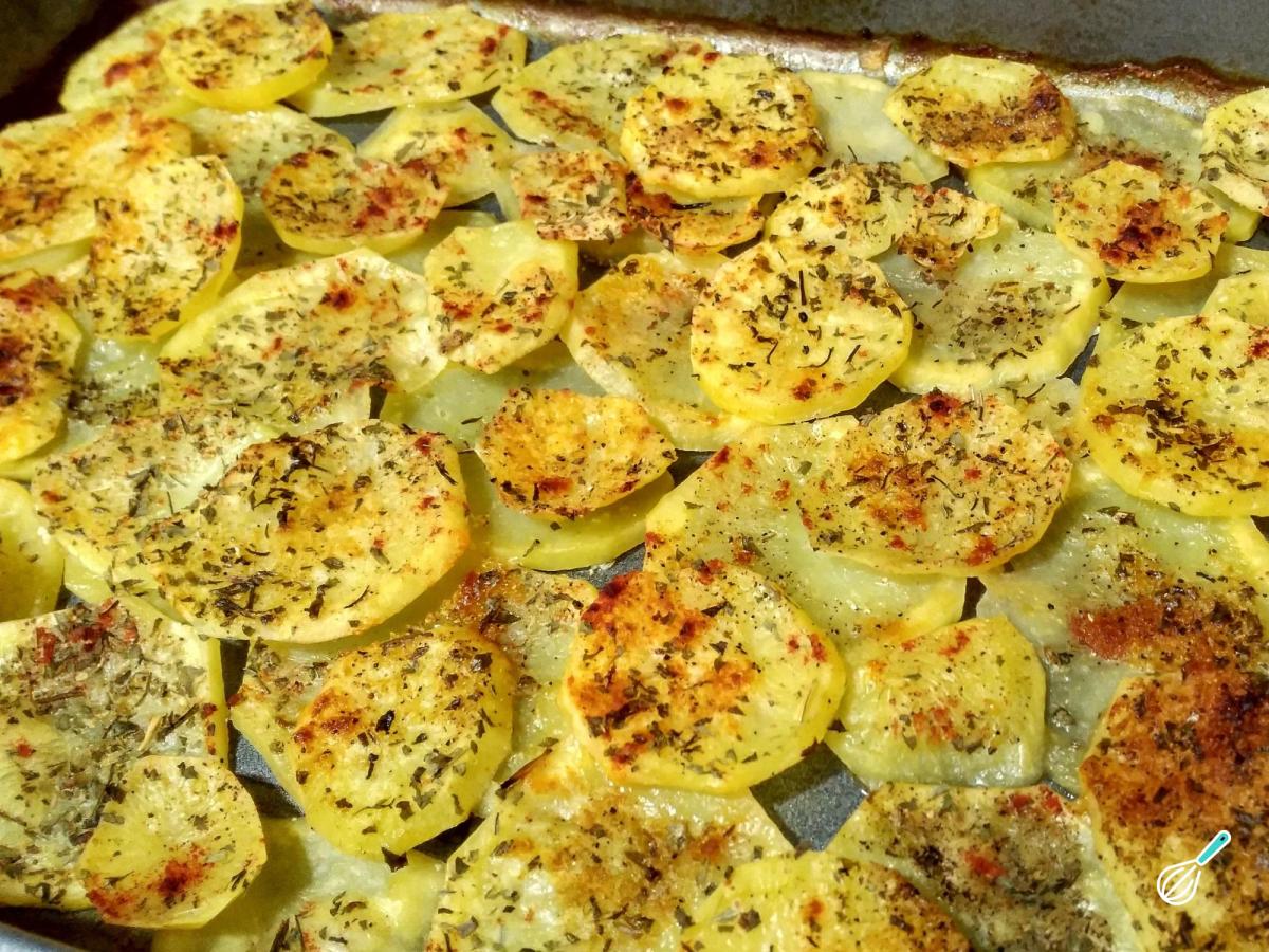 Batata ao Forno com Ervas Crocante e Fácil