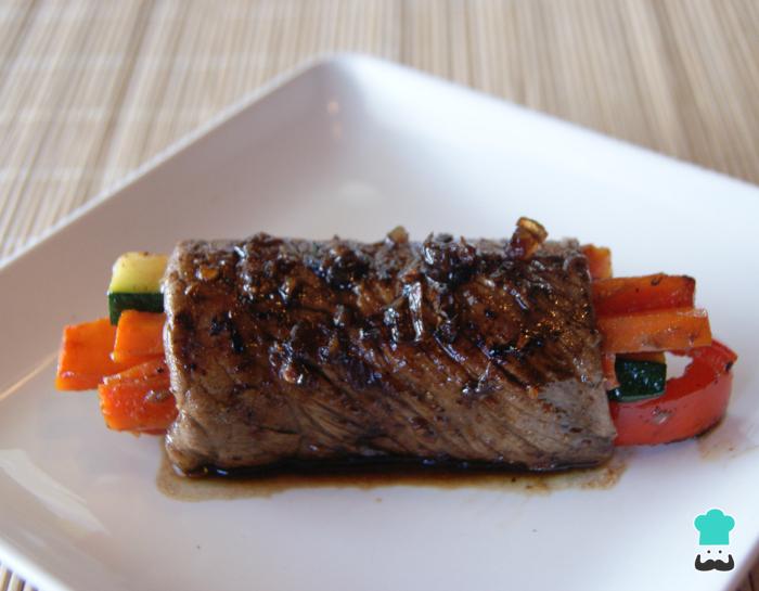 Bife à Rolê Simples com Bacon e Legumes