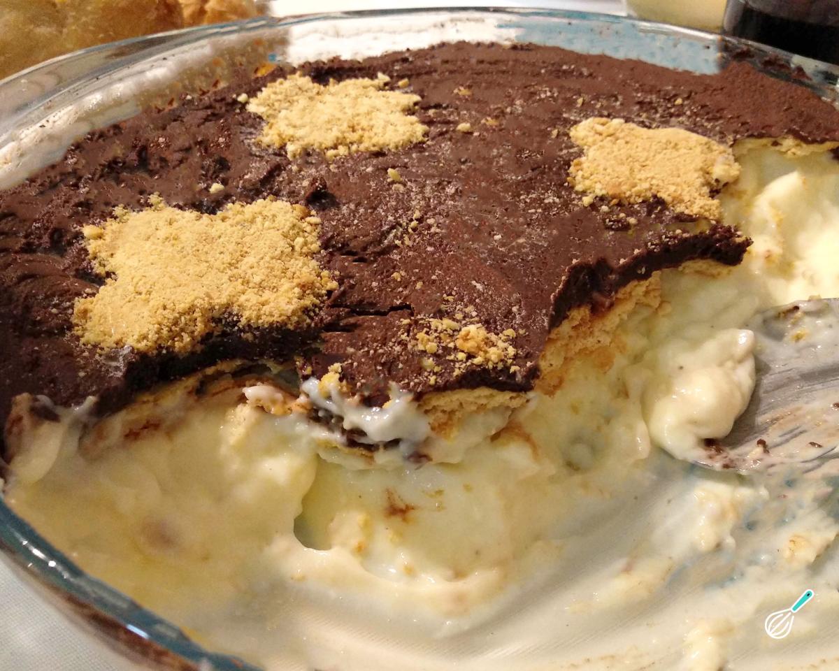 Biscoito Gelado Cremoso de Leite Condensado e Chocolate Biscoito Gelado Cremoso de Leite Condensado e Chocolate