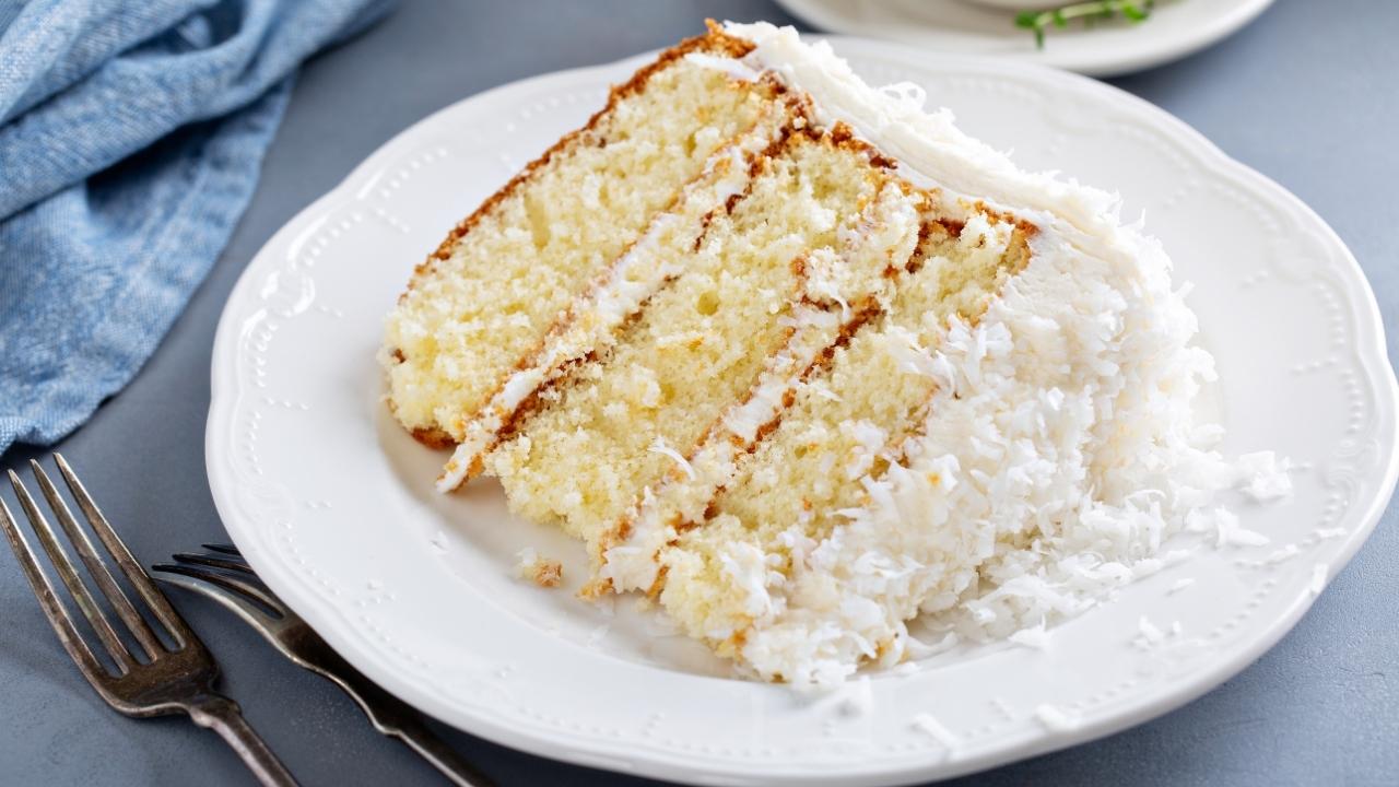 Bolo Toalha Felpuda: Fofinho, Gelado, Cremoso de Coco Bolo Toalha Felpuda: Fofinho, Gelado, Cremoso de Coco