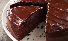 Bolo de Chocolate Cremoso: Clássico Irresistível Bolo de Chocolate Cremoso: Clássico Irresistível