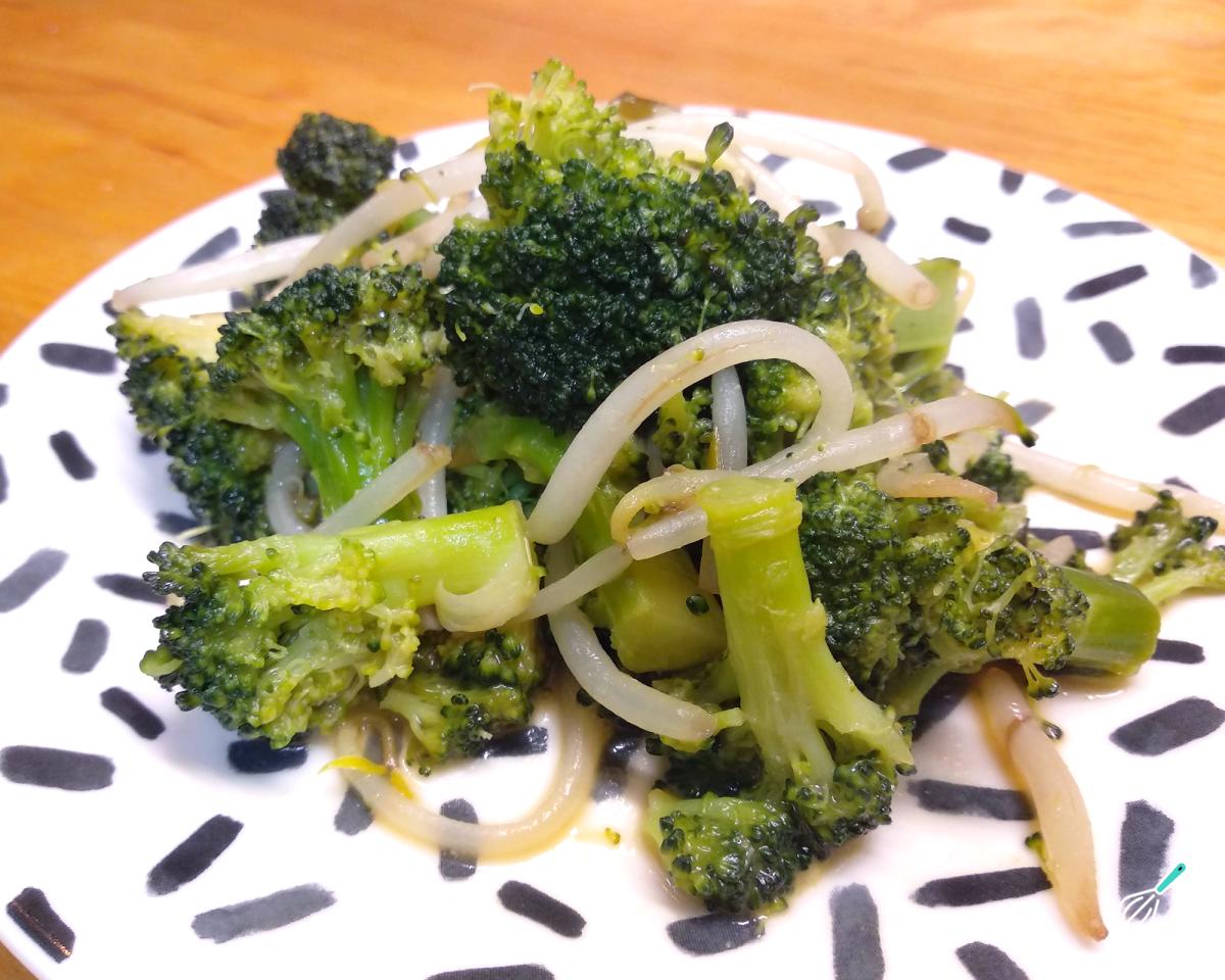 Brócolis Refogado com Shoyu: Sabor Umami Nutritivo Brócolis Refogado com Shoyu: Sabor Umami Nutritivo