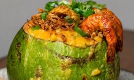 Receita de Creme de Mandioca com Camarão no Coco