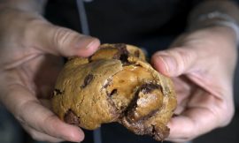 Cookie Recheado Caju, Chocolate e Caramelo Salgado