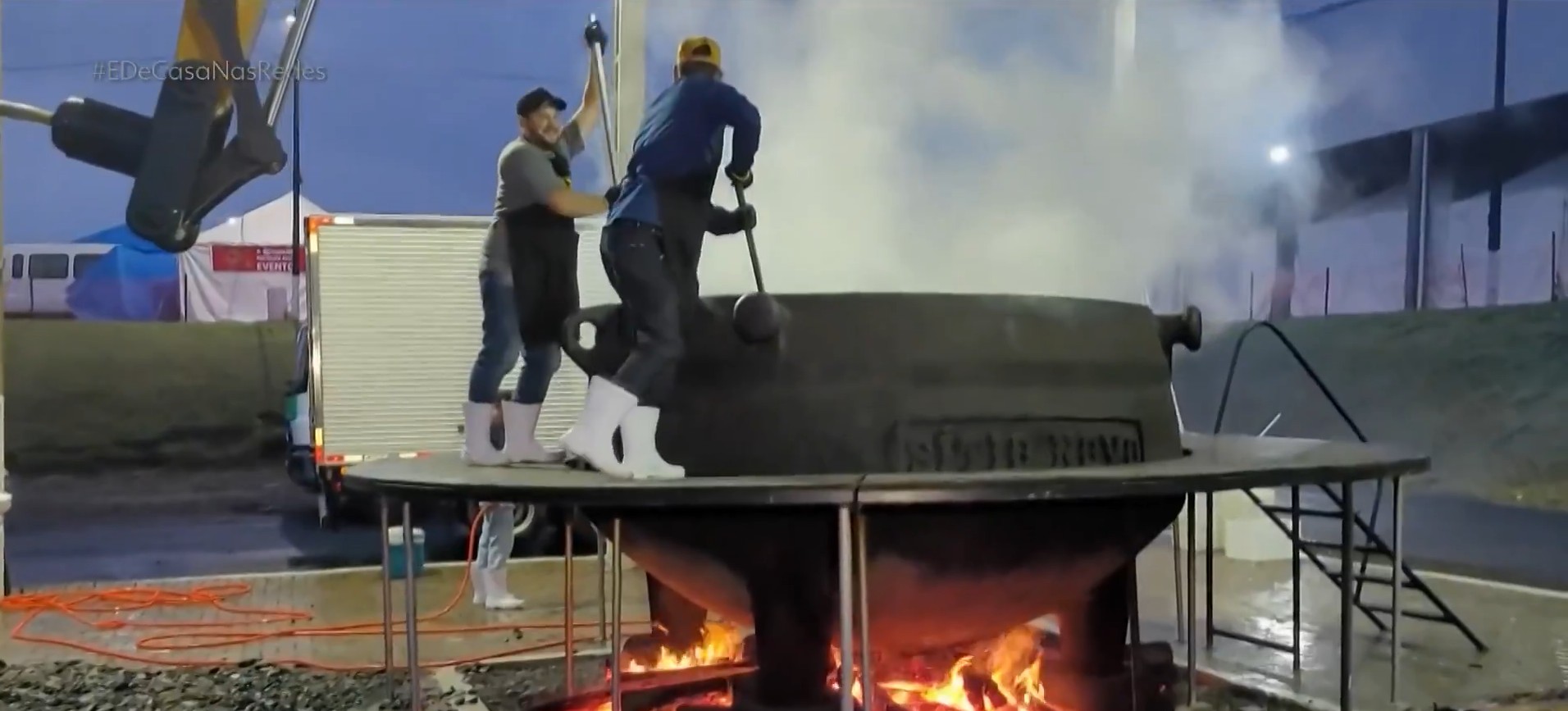A Maior Feijoada do Mundo: 600kg no Paraná A Maior Feijoada do Mundo: 600kg no Paraná