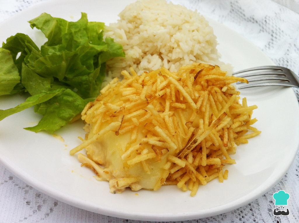 Receita de Fricassê de frango com requeijão e batata palha Receita de Fricassê de frango com requeijão e batata palha