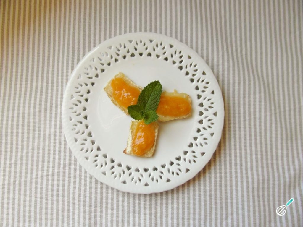 Geleia Damasco e Brie: Receita de Entrada Gourmet Fácil Geleia Damasco e Brie: Receita de Entrada Gourmet Fácil