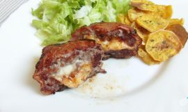 Hambúrguer Recheado com Queijo e Bacon