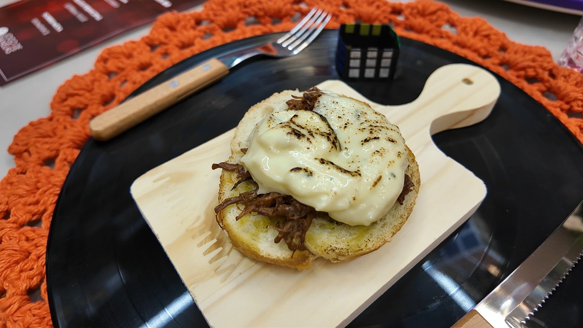 Minissanduíche de Carne Louca com Creme de Queijo