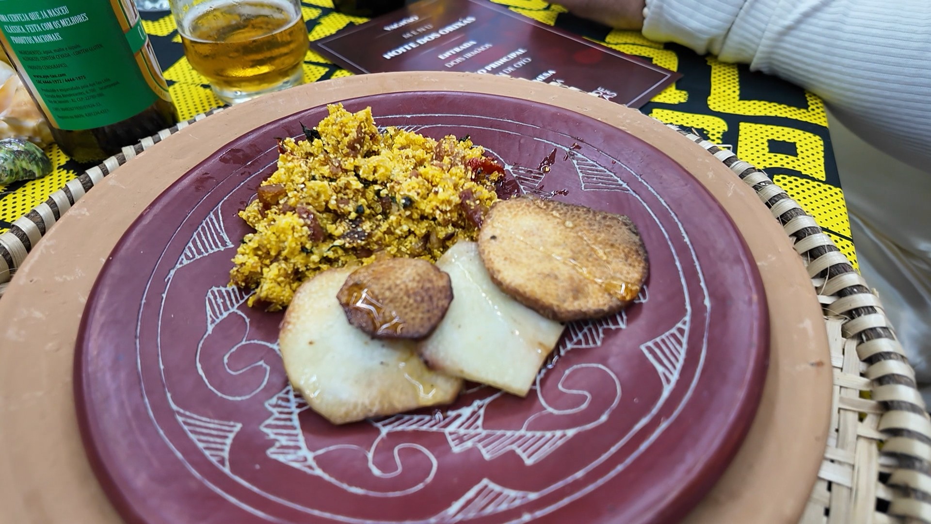 Farofa de Bacon e Calabresa: Truque da Crocância Perfeita Farofa de Bacon e Calabresa: Truque da Crocância Perfeita