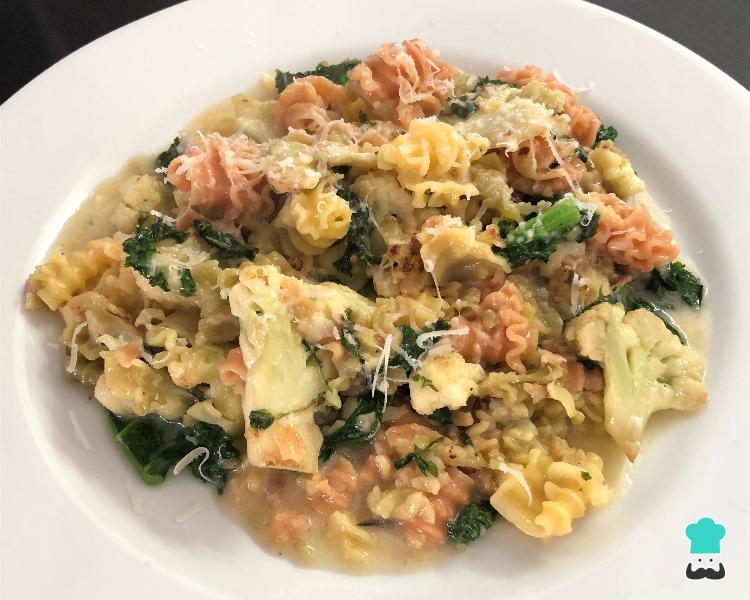 Receita de Macarrão com couve flor e molho branco
