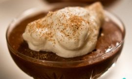 Mousse de Chocolate com Chantilly Fácil e Cremosa Mousse de Chocolate com Chantilly Fácil e Cremosa