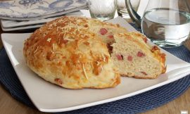 Pão de Calabresa com Queijo: O Segredo da Massa que Derrete