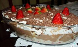 Receita de Pavê de chocolate com morango e chantilly