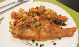 Peixe Vermelho no Forno com Legumes Suculento