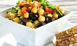 Salada de Grão de Bico: Leve, Rápida e Saborosa! Salada de Grão de Bico: Leve, Rápida e Saborosa!