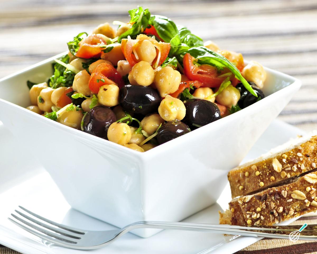 Salada de Grão de Bico: Leve, Rápida e Saborosa! Salada de Grão de Bico: Leve, Rápida e Saborosa!