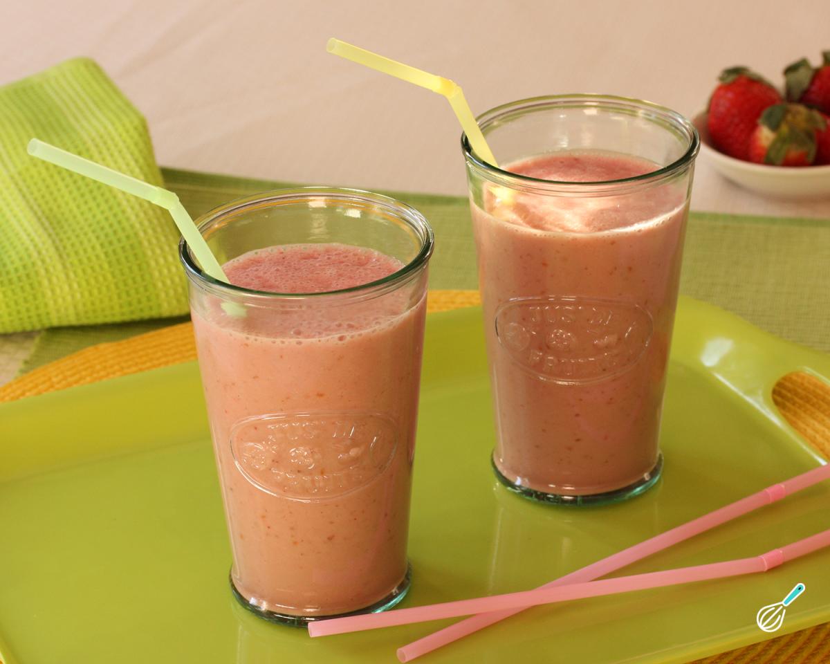 Smoothie de Morango e Banana Cremoso e Fácil