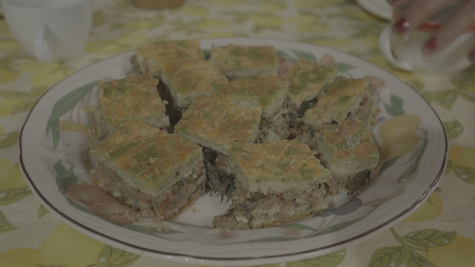 Torta Salgada de Pinhão com PANCs Fácil e Saudável