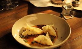 Dumpling de Camarão Suculento e Molho Ponzu Cítrico