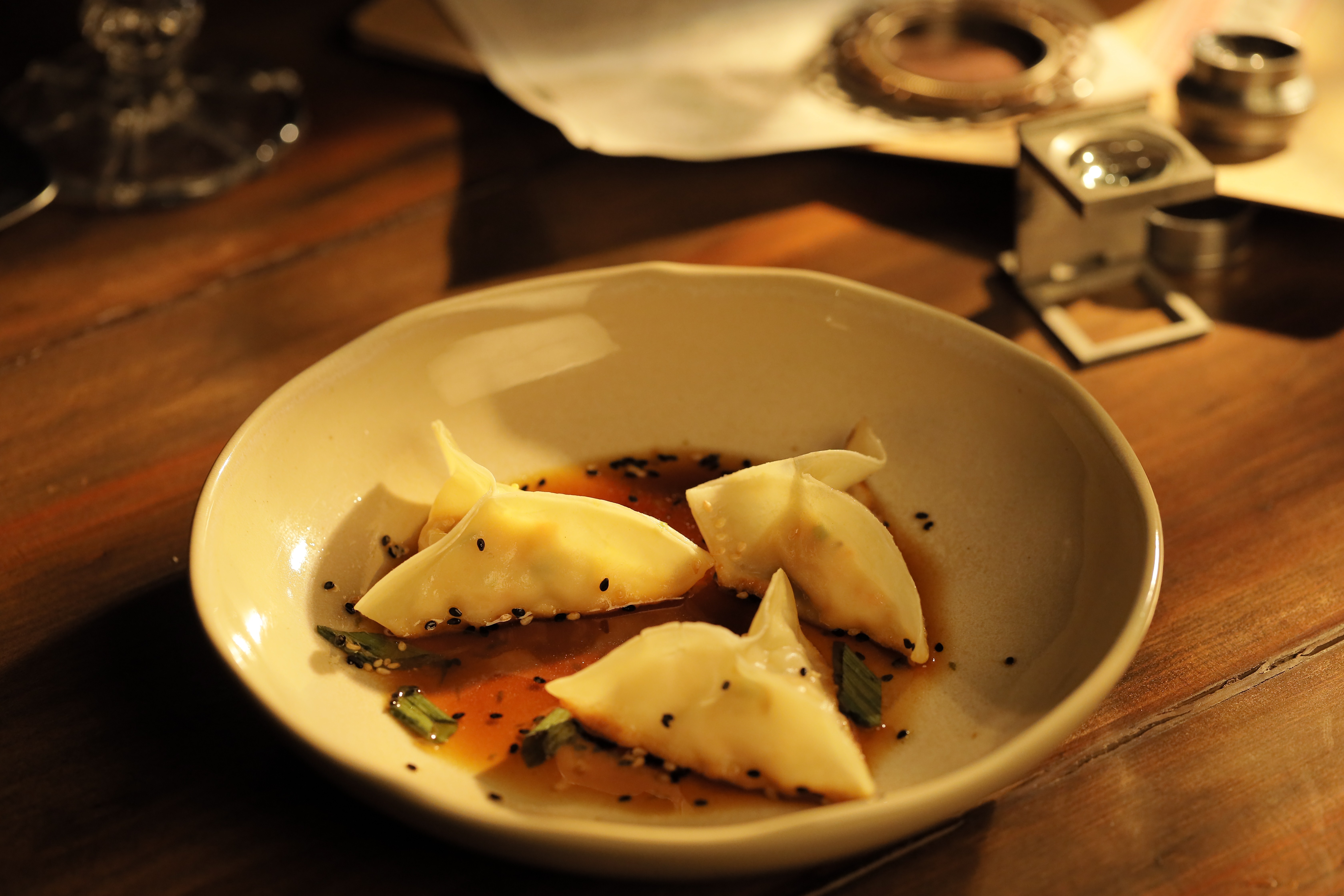 Dumpling de Camarão Suculento e Molho Ponzu Cítrico