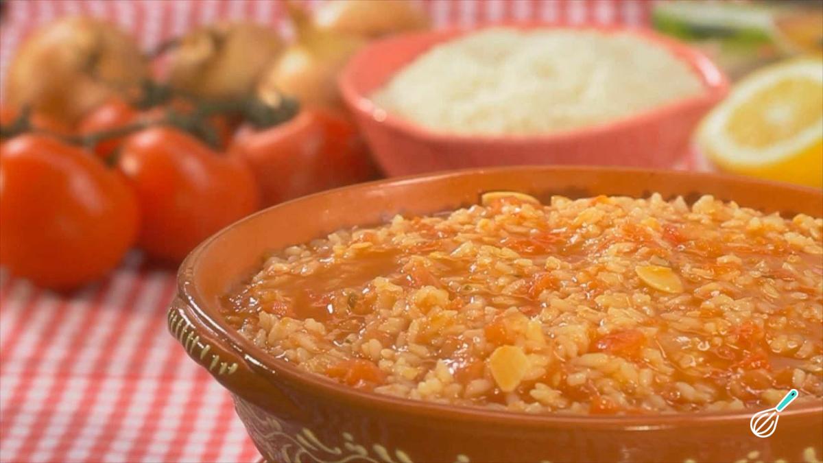 Arroz de Tomate Caseiro Simples e Suculento Arroz de Tomate Caseiro Simples e Suculento