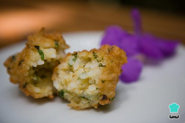 Bolinho de Arroz Assado: Delícia Leve e Barata! Bolinho de Arroz Assado: Delícia Leve e Barata!