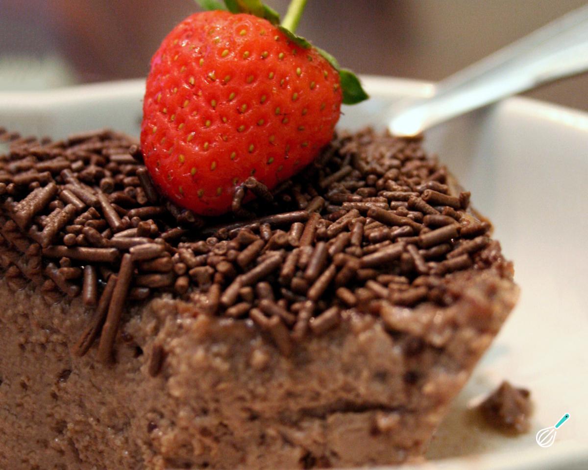 Brigadeirão Cremoso Sem Creme de Leite Fácil Brigadeirão Cremoso Sem Creme de Leite Fácil