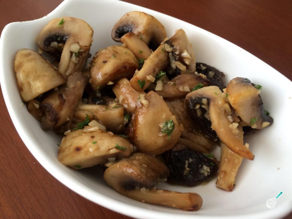 Receita de Cogumelos salteados com alho e salsa Receita de Cogumelos salteados com alho e salsa