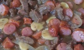 Coxão Mole Suculento ao Molho Acebolado
