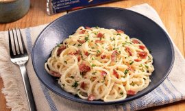 Espaguete Cremoso com Calabresa Prático e Delicioso
