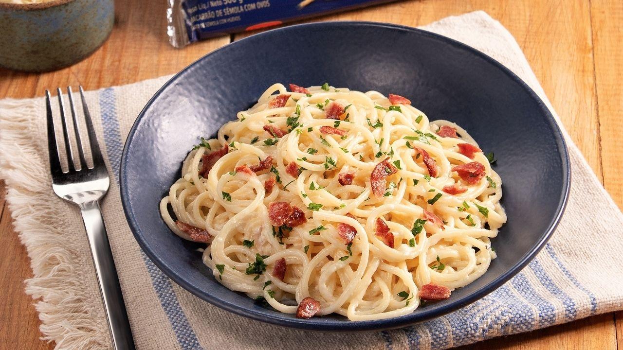 Espaguete Cremoso com Calabresa Prático e Delicioso