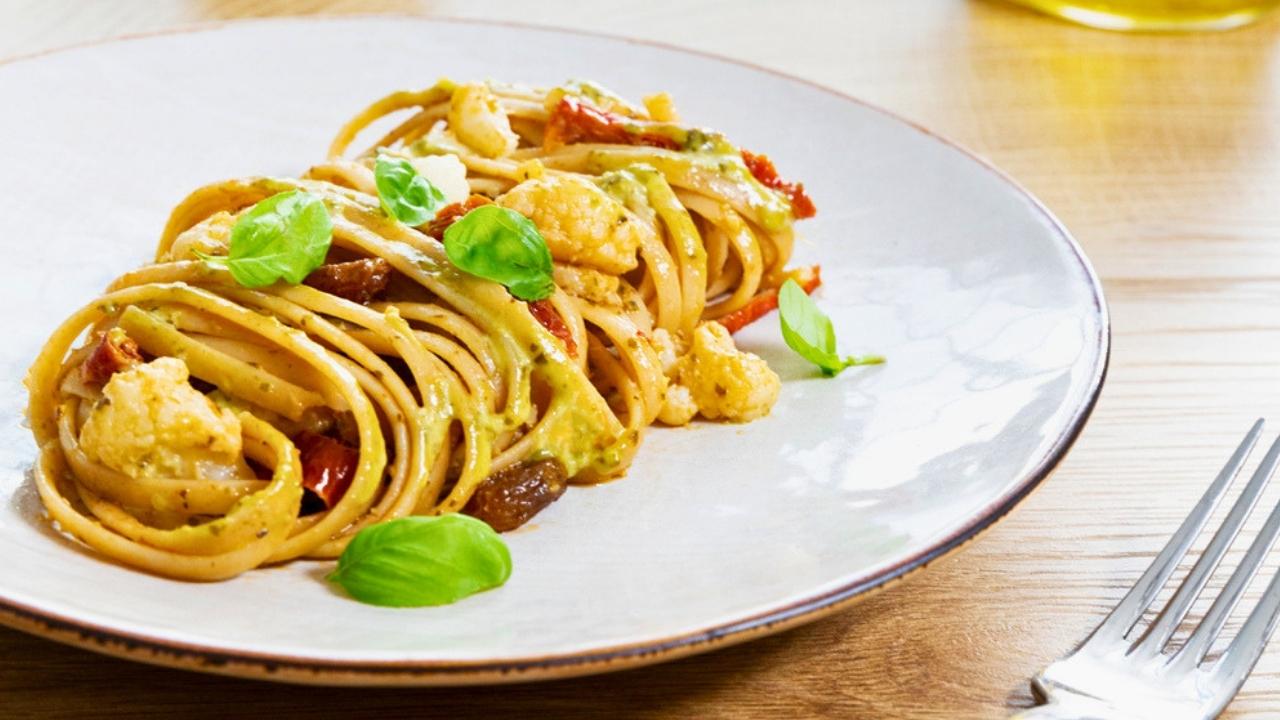 Linguine com Pesto e Couve-Flor Surpreendente Linguine com Pesto e Couve-Flor Surpreendente