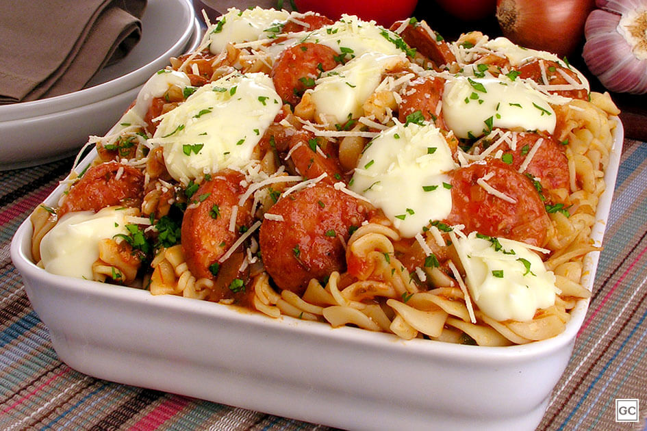 Macarrão na Pressão Cremoso com Calabresa e Requeijão Macarrão na Pressão Cremoso com Calabresa e Requeijão