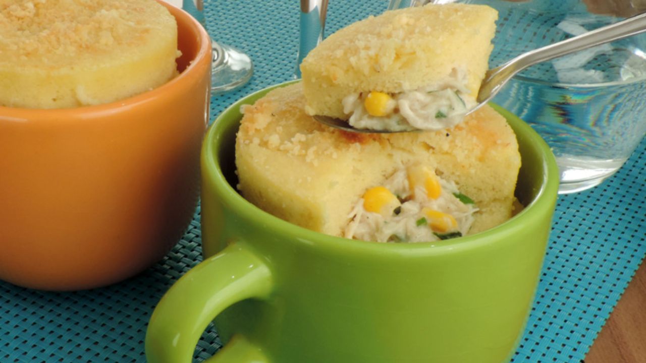 Torta de Frango de Caneca Rápida em 15 Minutos Torta de Frango de Caneca Rápida em 15 Minutos